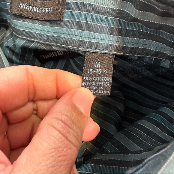 VanHeusen Studio wrinkle free men's size medium 15-15 1/2 neck, button down - Picture 3 of 4